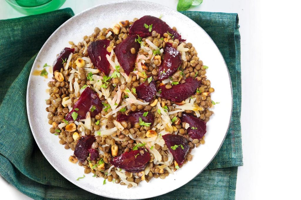 Salata de sfecla cu linte, telina & alune